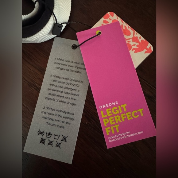 Oneone Swimwear Black Bikini Bottom Size Small Black/Cream Ribbed Fabric NWT - Picture 4 of 8